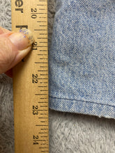 Load image into Gallery viewer, VTG Levi's 10 950 Jeans Womens 11 (30x23) Blue Denim Tapered Leg Orange Tab 90s
