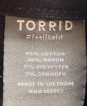 Load image into Gallery viewer, Torrid Jeans Womens 26R Bombshell Skinny Distressed Rayon Spandex Stretch Lady

