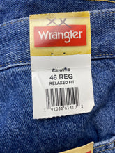 Load image into Gallery viewer, Wrangler Shorts Adult 46 REG Blue Denim Relaxed Fit Bermuda 9.5" Inseam Mens NWT

