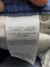 Load image into Gallery viewer, Levis Jeans Womens 8M (31x30) Blue Denim Mid Rise Straight Whiskered Signature
