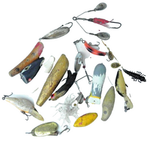 Load image into Gallery viewer, Lot of Vintage Wooden and Metal Fishing Lures Mepps Comet 5 Made in France
