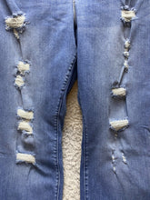 Load image into Gallery viewer, Torrid Jeans Women 22S(41x26.5) Bombshell Skinny Premium Stretch Destroyed Denim
