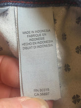 Load image into Gallery viewer, Lucky Brand Jeans Womens 22W (44x29) Tapered Leg Whiskered Denim 5 Pocket Ladies
