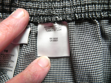 Load image into Gallery viewer, Alfred Dunner Pants Womens 16 (32x29) Proportioned Shorts Rayon Spandex NWT
