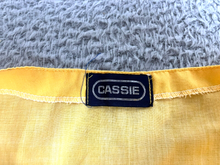 Load image into Gallery viewer, VTG White Benjamin's Shirt Womens 2XL XXL Yellow AOP Cassie Dog Pullover 80s
