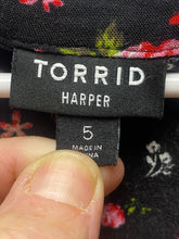 Load image into Gallery viewer, Torrid Shirt Womens 5 5X Black AOP Flower Rayon Spandex Boho Peasant Blouse Plus
