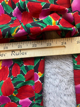 Load image into Gallery viewer, VTG Victoria’s Secret Robe Womens Small Red Green AOP Flower Sleepwear Kimono
