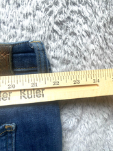 Load image into Gallery viewer, Lucky Brand Jeans Womens 22W (44x29) Tapered Leg Whiskered Denim 5 Pocket Ladies
