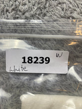 Load image into Gallery viewer, Champion Shirt Womens Extra Large White Flower MAUI Hawaii Athletic Nature Lady
