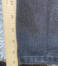 Load image into Gallery viewer, Chicos Jeans Womens 39x29 Black Denim Zip Fly Straight Leg 2.5 Short Platinum
