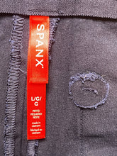Load image into Gallery viewer, Spanx Pants Womens Large (34x22.5) Navy Tapered Stretch Capri Cropped Ladies
