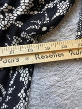 Load image into Gallery viewer, Lavina Dress Womens 44 Black White Lace Lined Flower Boho Bodycon Shift Ladies
