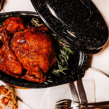 Load image into Gallery viewer, Granite Ware 13&quot; Covered Oval Roaster Black
